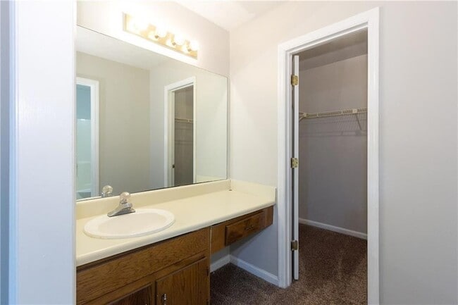 Building Photo - 141 Brownsmill Dr