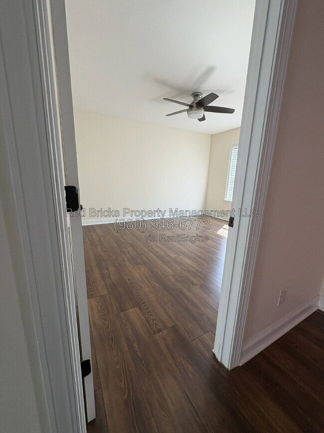 Building Photo - 2403 Palmdale Walk Dr