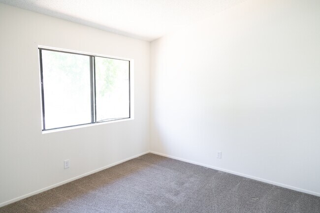 Building Photo - 215 Blackfoot Ln