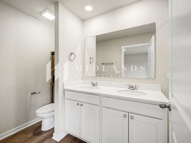 Building Photo - Ranch in Gretna Schools