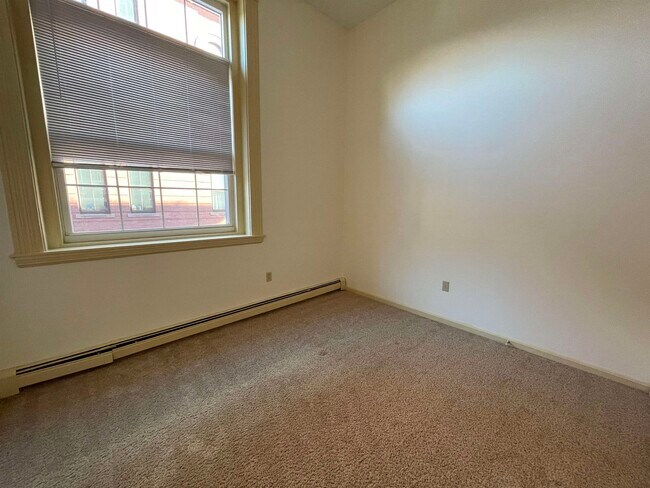 Building Photo - 521 Pine St