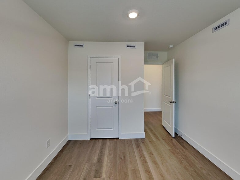 Building Photo - 10360 Beaver Tail St