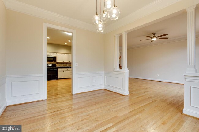 Building Photo - 8627 Trail View Dr