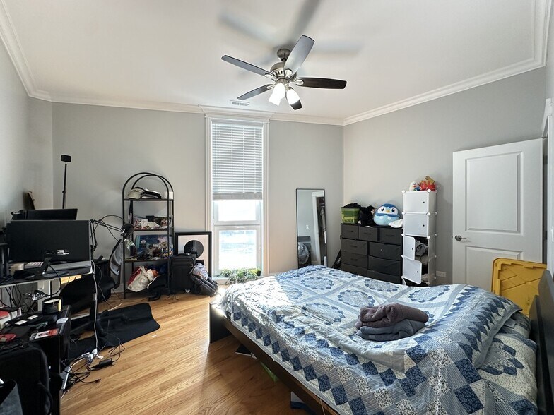 Building Photo - 538 N Western Ave