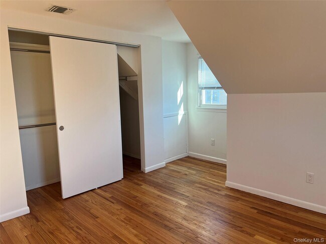 Building Photo - 11 Pulaski Pl