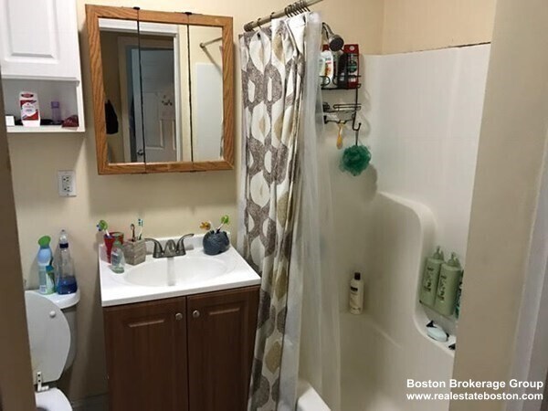 Building Photo - 731 Parker St