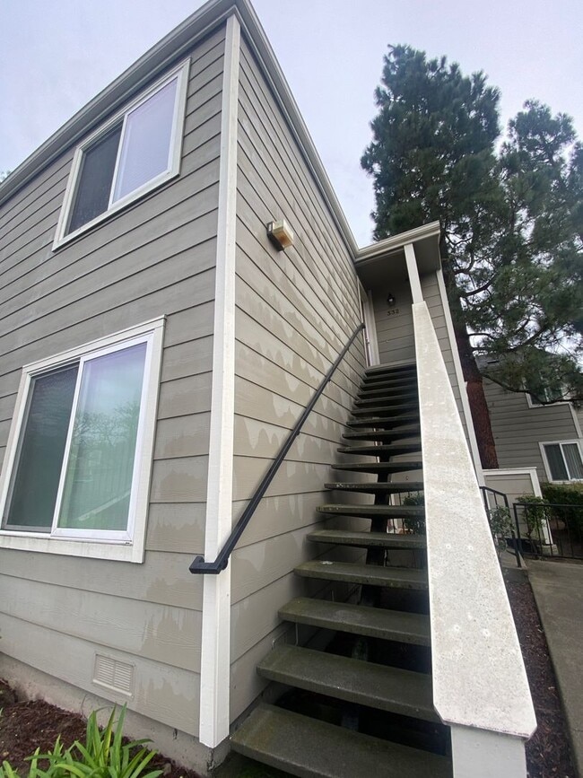 Building Photo - 332 Norris Canyon Terrace
