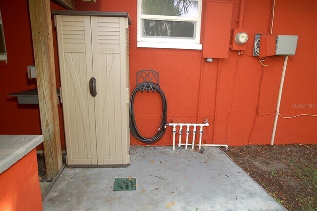 Building Photo - 468 Limewood Ave