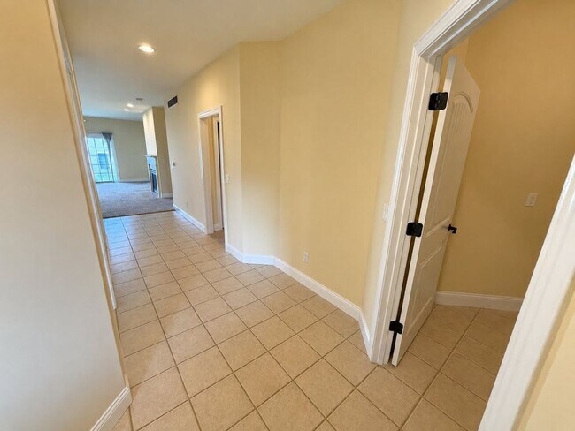 Building Photo - 1513 Stonebluff Ct