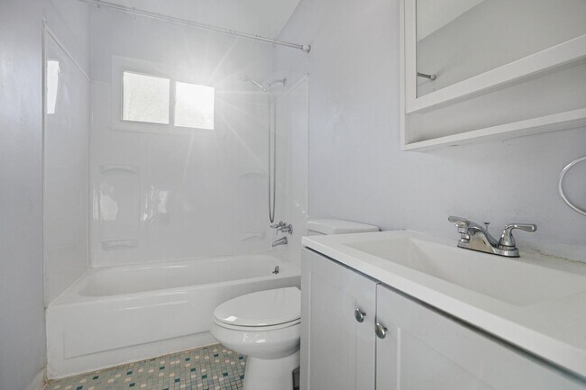 Building Photo - Come see your new home!