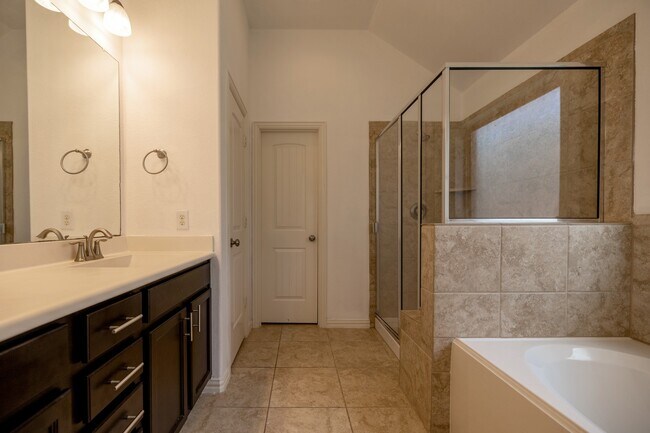 Building Photo - 1822 Olive Pine Dr