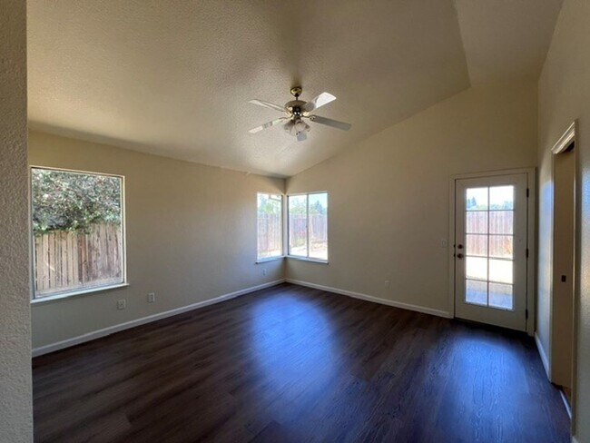 Building Photo - 8848 Hiddenspring Way