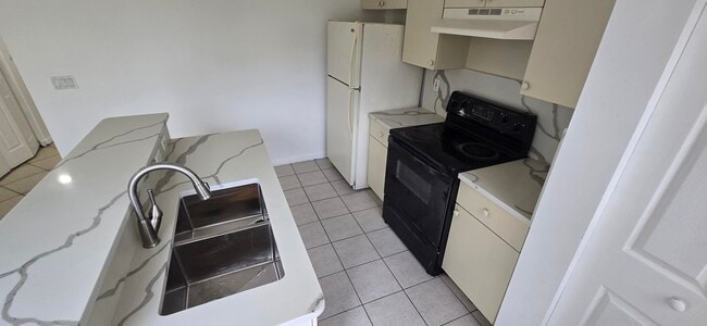 Building Photo - 4942 Leeward Ln