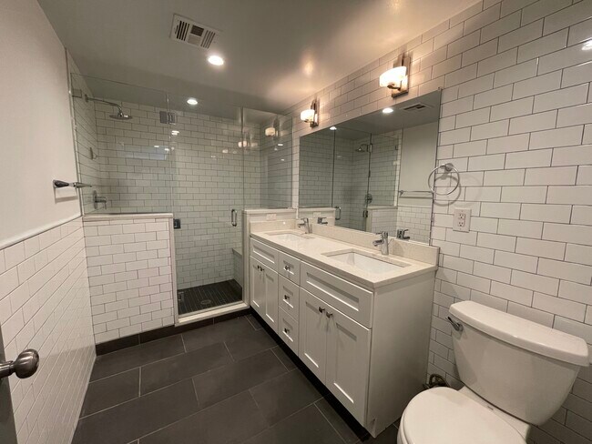 Building Photo - 1334 N 7th St