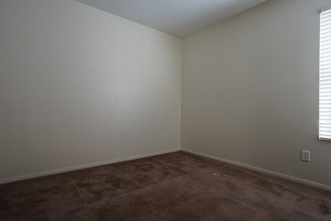Building Photo - Beautiful 3 Bedroom Condo in Rancho!