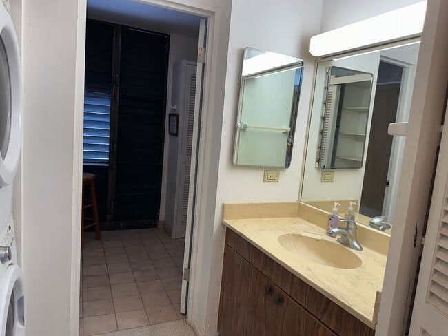 Building Photo - 3BR/2BA Penthouse with ocean view