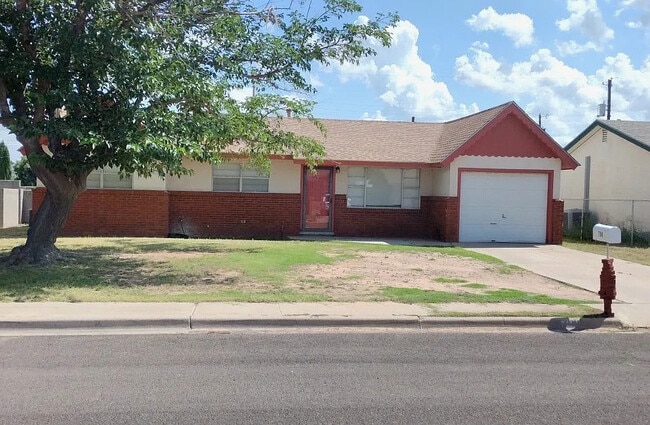 Building Photo - 709 W Iron Ave