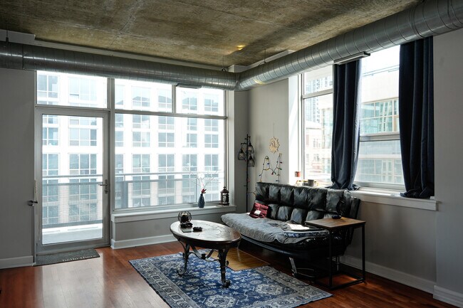 Building Photo - 1305 S Michigan Ave