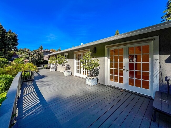 Building Photo - Beautifully Updated Three Bedroom Browns Valley Home