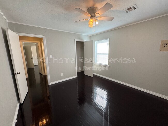 Building Photo - 1516 Park Cir