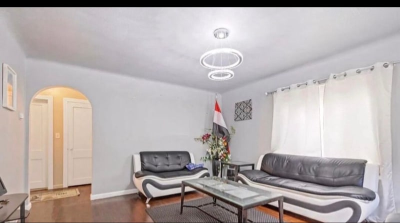 Building Photo - 614 Woodbury Ave