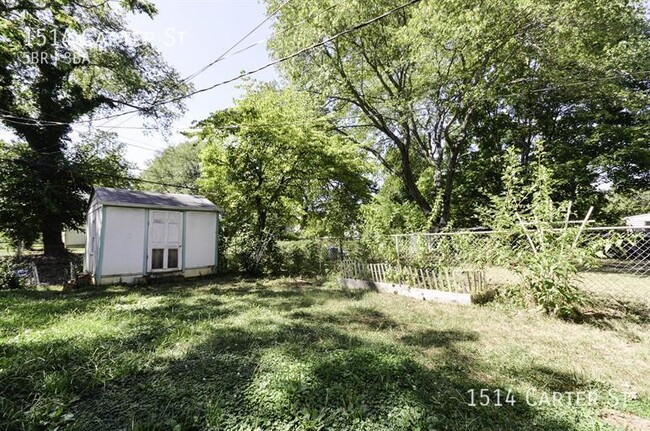 Building Photo - Updated spacious 5-bed with a fenced-in yard!