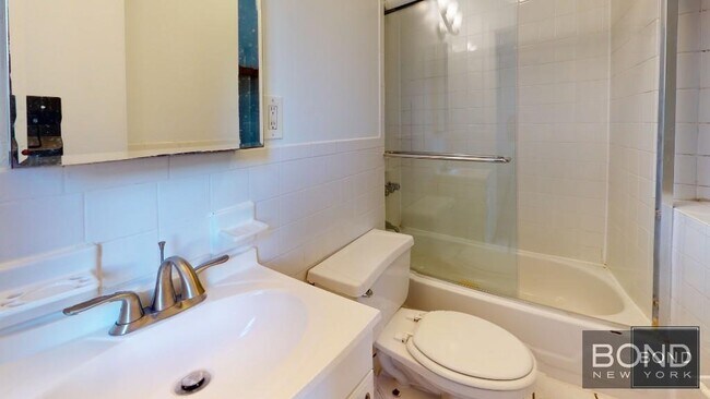 Building Photo - 307 E 77th St