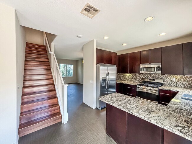 Building Photo - Beautiful 4BD/2.5BA House in Eastlake W/ O...