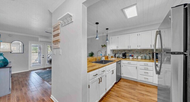Building Photo - 318 Bream Ave