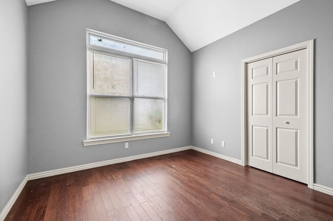 Building Photo - 702 Grant Ave