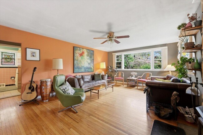 Building Photo - 201 Bowdoin Ave