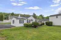 Building Photo - 1402 Valley Rd