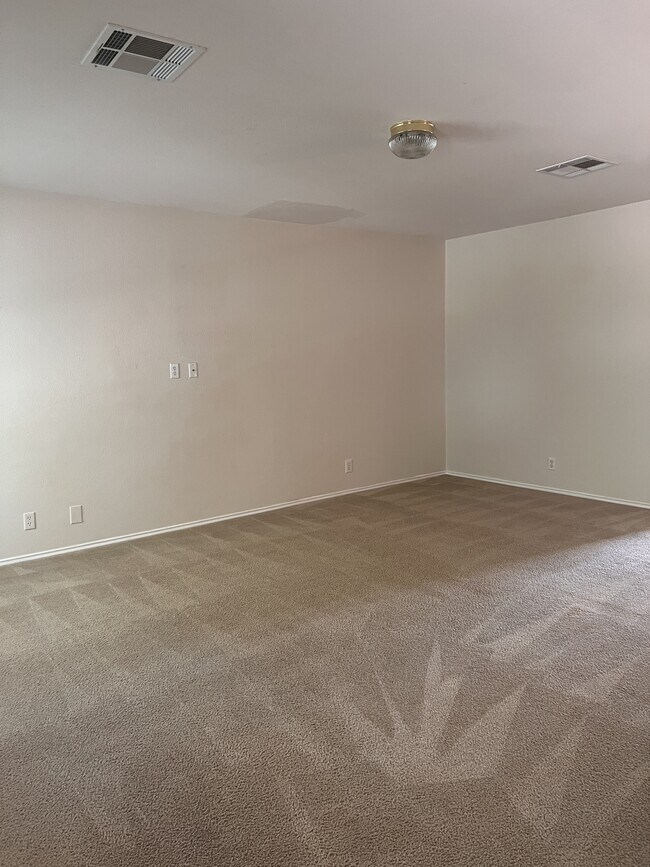 Building Photo - 14304 Sarah Ann Dr