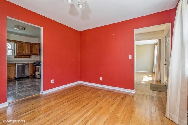 Building Photo - 126 Linden Ln