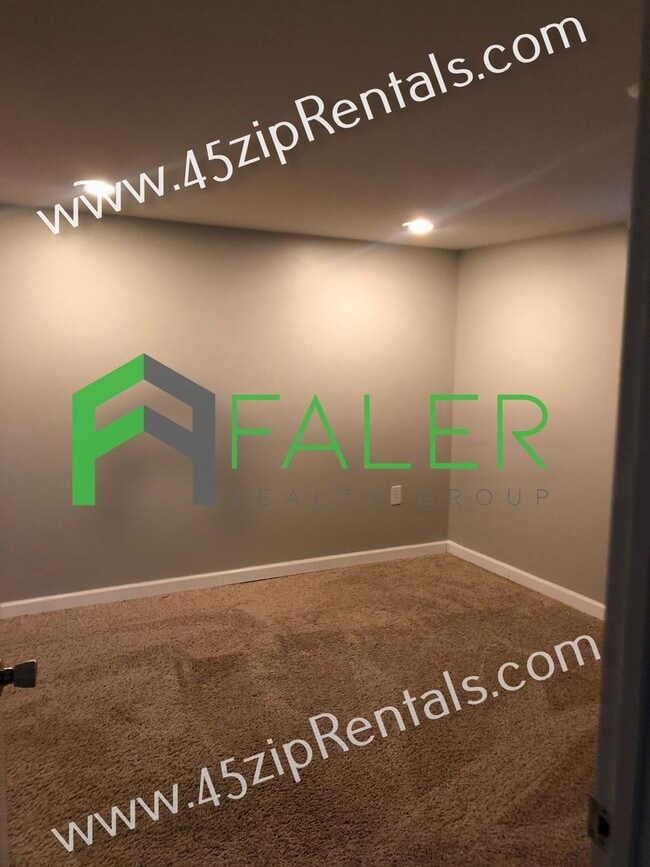 Building Photo - Belmont Ranch with LOTS of Space!