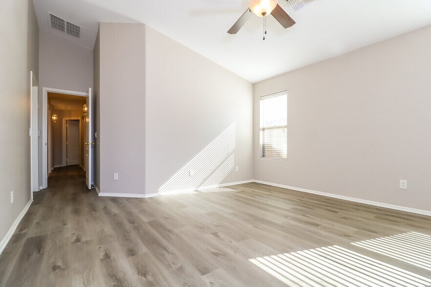 Building Photo - 3108 S 92nd Dr