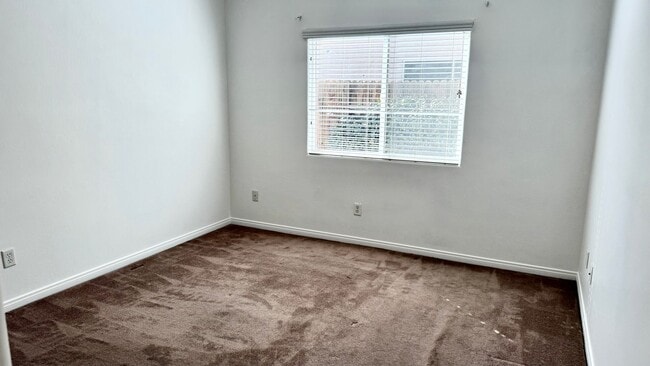 Building Photo - STUNNING POOL HOME IN SOUTHWEST BAKERSFIELD