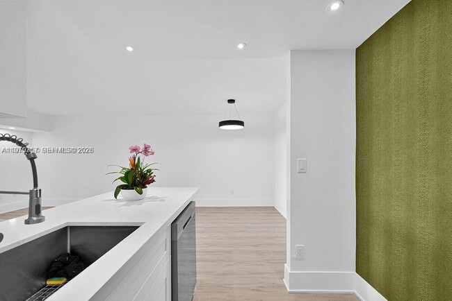 Building Photo - 2201 Brickell Ave