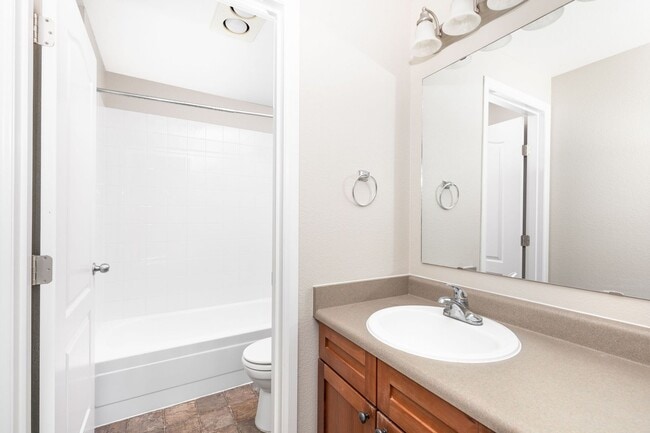 Building Photo - Upgraded Top Level 2 Bedroom Condo