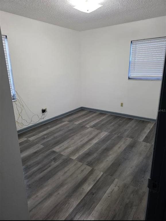 Building Photo - 904 E Crenshaw St