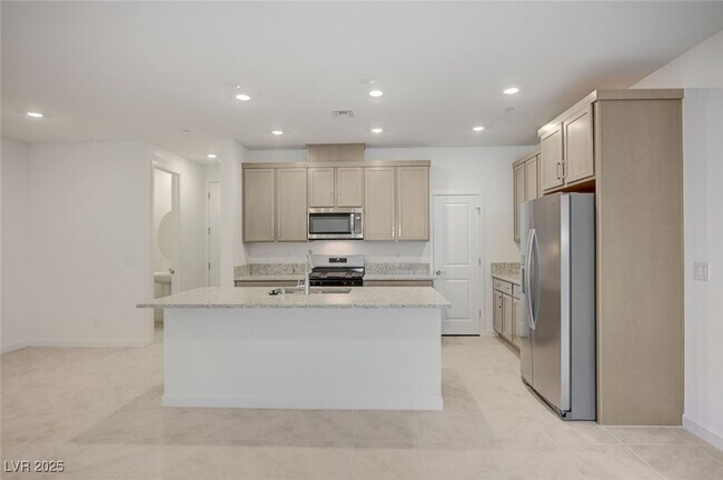 Building Photo - 2544 Vandra St