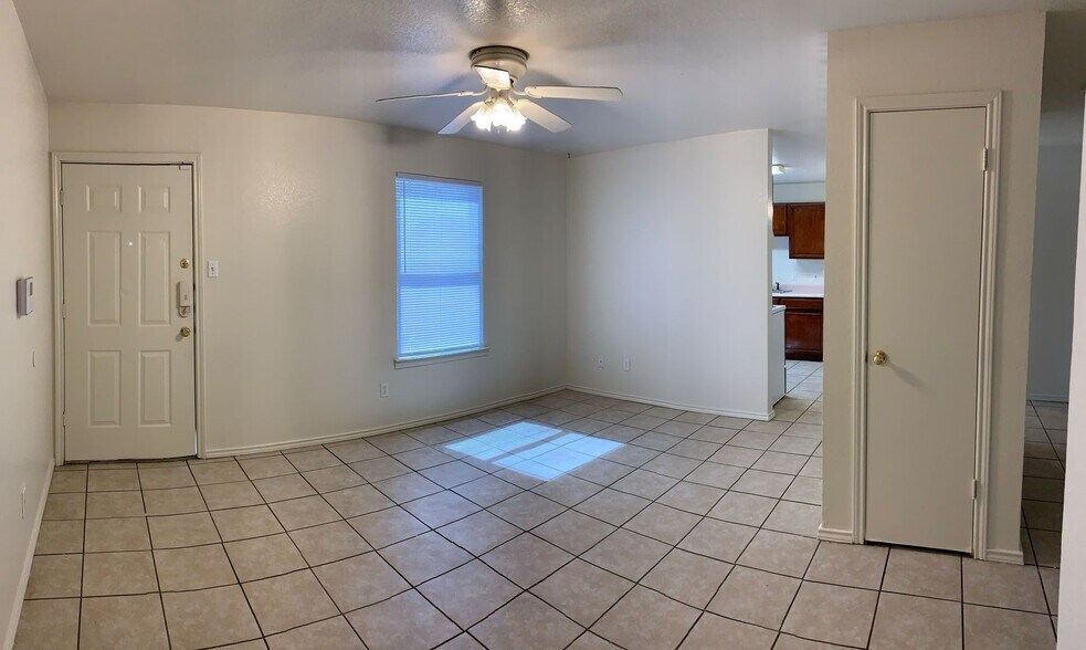 Building Photo - 1708 Benttree Dr