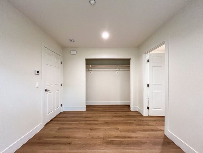 Interior Photo - 1627 E 92nd St