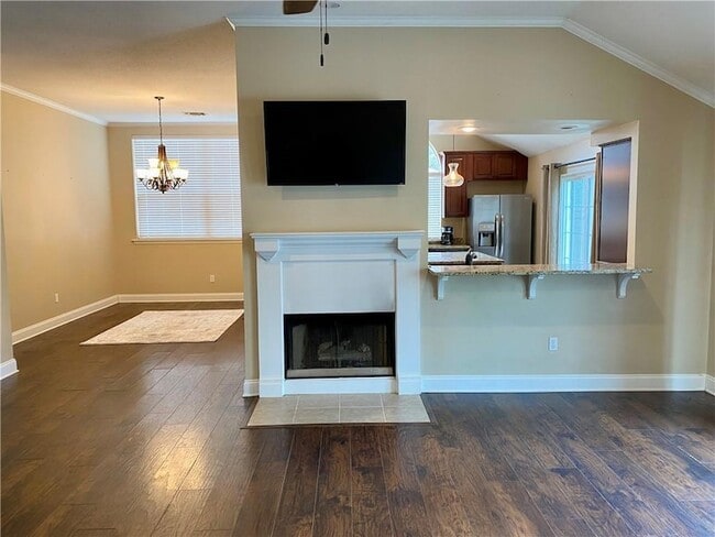 Building Photo - 1010 Live Oak Loop