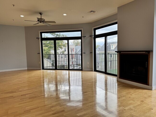 Building Photo - 950 Dorchester Ave