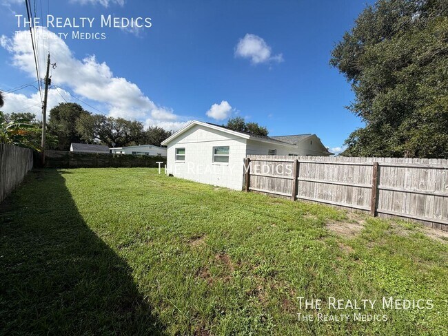 Building Photo - 1718 Palmer Ln