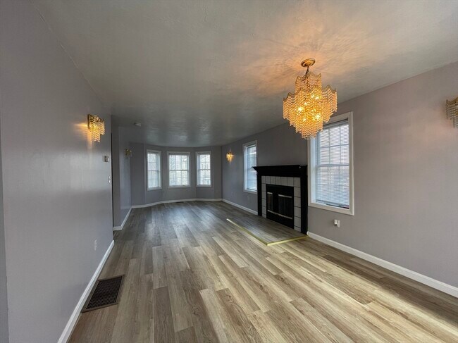 Building Photo - 55 Ledgecrest Dr