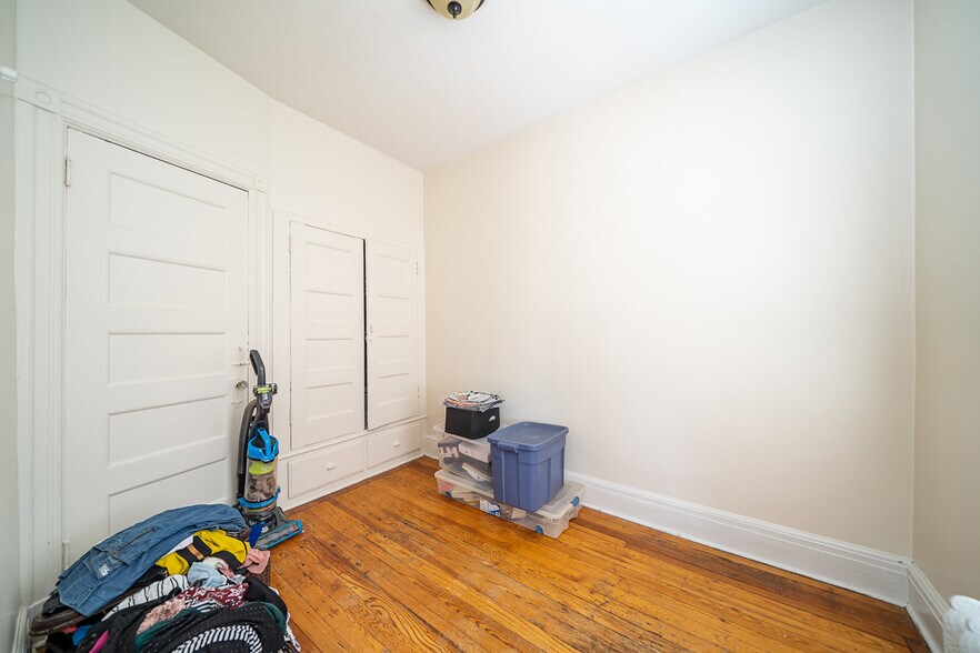 Building Photo - 508 Hudson Ave