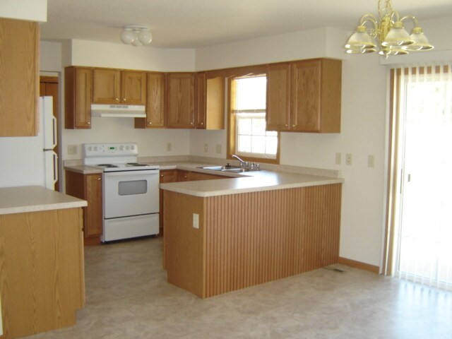 Building Photo - 628 Kozarek Ave