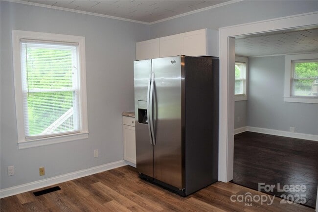 Building Photo - 234 N Eastway Dr
